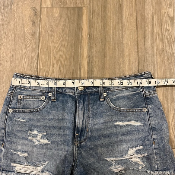Distressed denim shorts size US 6 - Picture 5 of 8